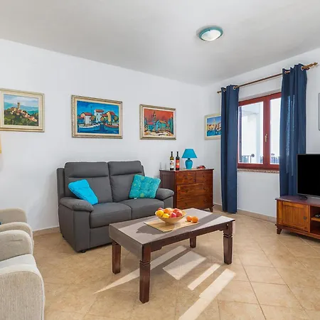 Amalia Apartment